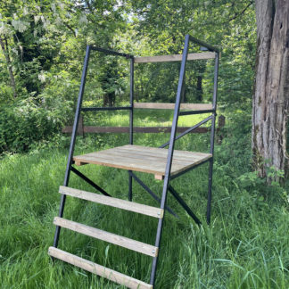 Mirador bois et métal avec plancher en pin traité, structure en acier galvanisé et hauteur réglable de 1 à 2,5 mètres.