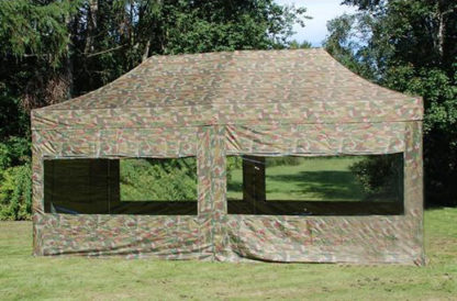 Tente pliante facile à monter pour toutes vos activités extérieures. Idéale en chasse, marché, pique-nique ou événement en plein air.