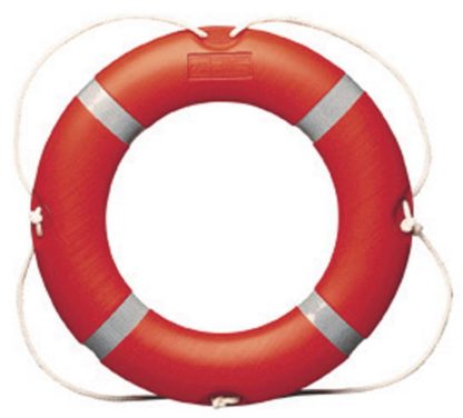 Bouée de sauvetage orange fixée sur une barque pour sécuriser les activités nautiques