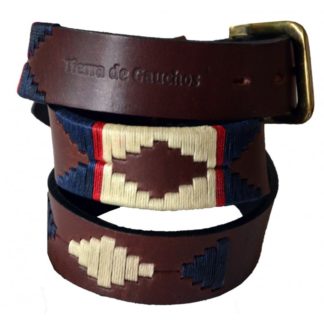 Ceinture Sobria Clara en cuir avec broderie colorée, disponible en quatre tailles, portée sur un jean.